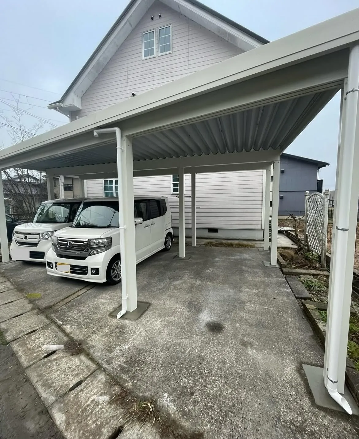 豊岡市内｜変形地でも3台駐車可能なカーポート】