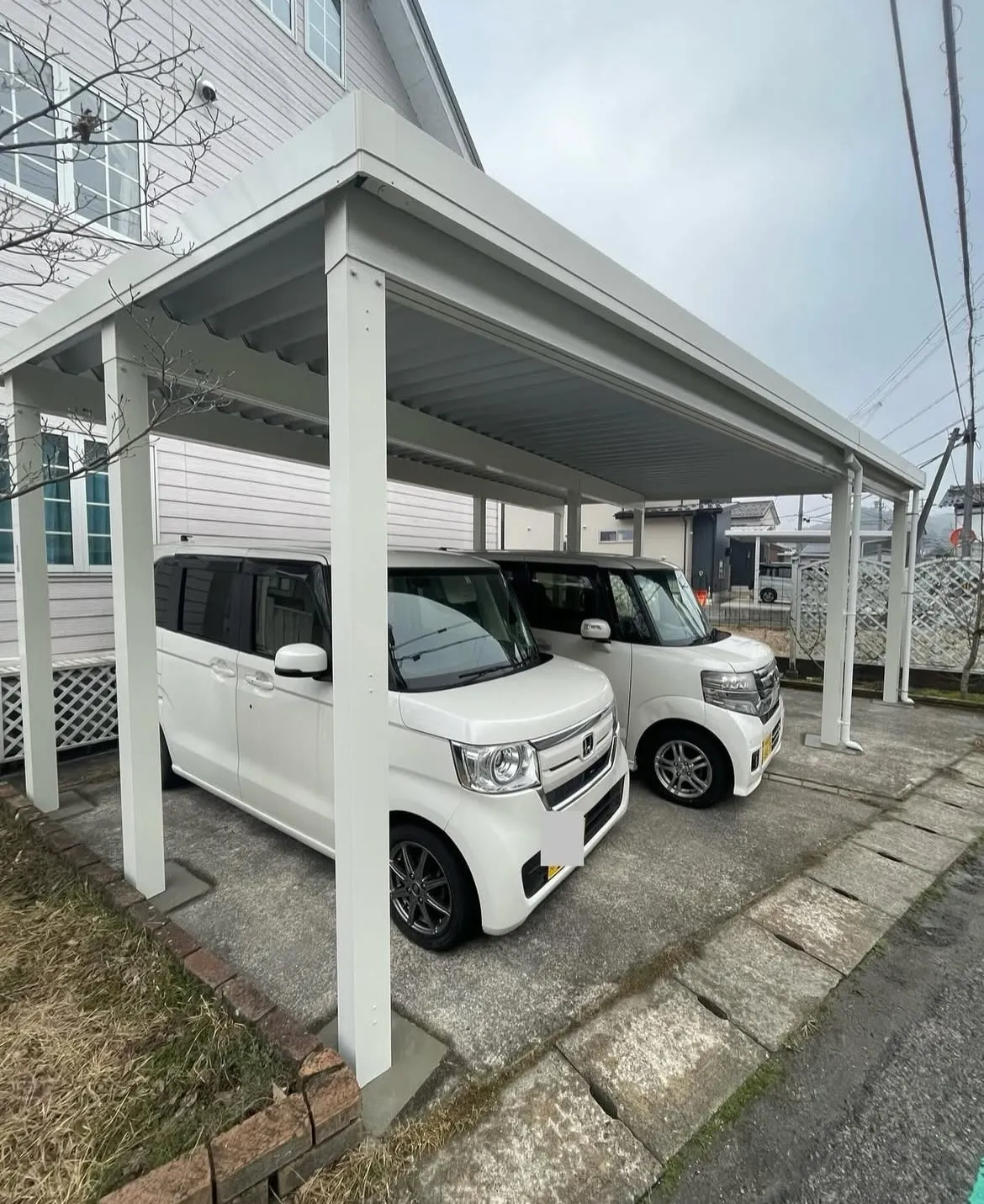 豊岡市内｜変形地でも3台駐車可能なカーポート】