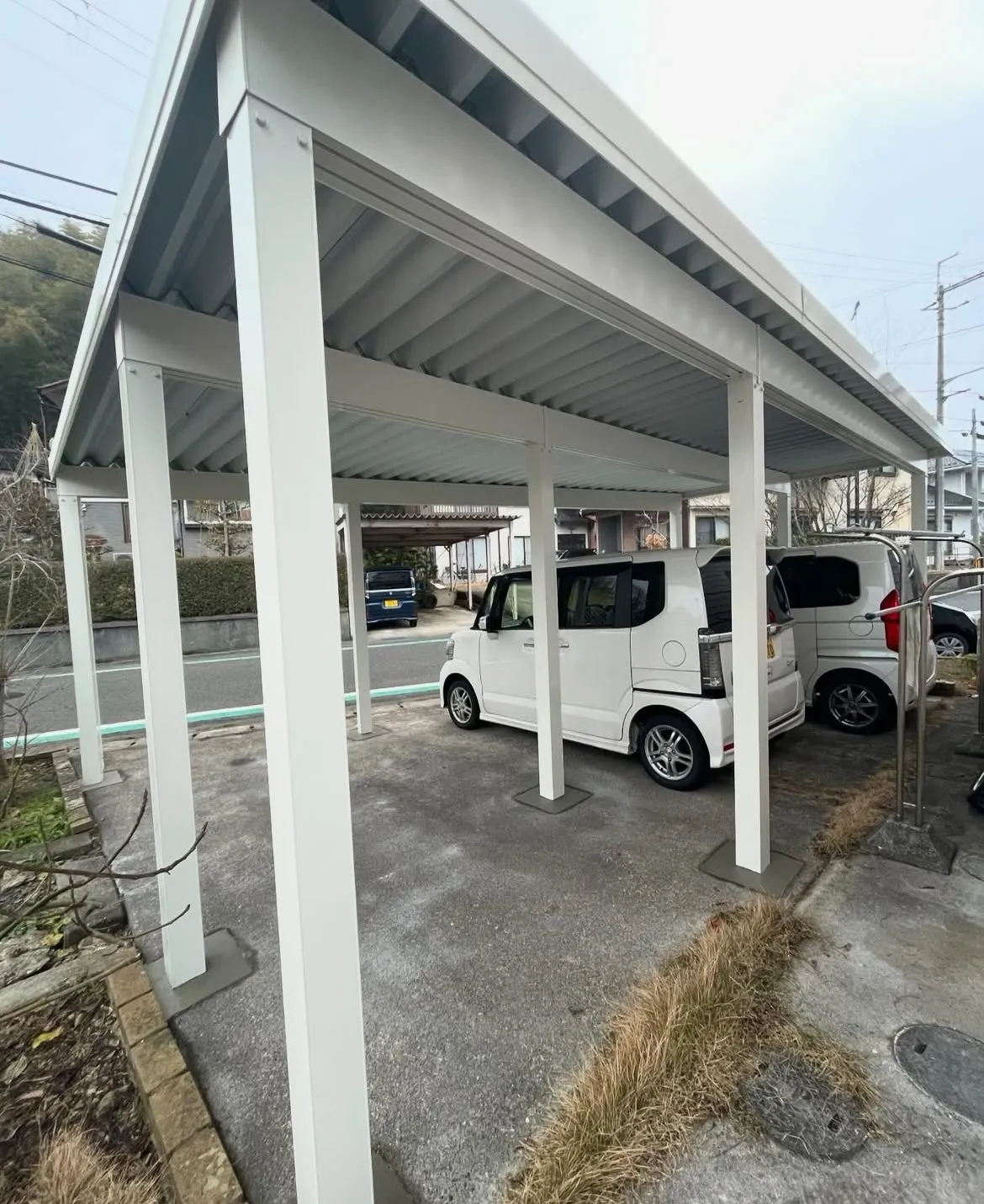 豊岡市内｜変形地でも3台駐車可能なカーポート】
