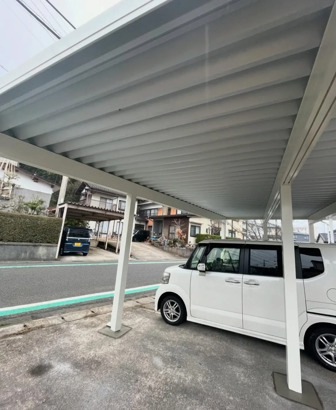 豊岡市内｜変形地でも3台駐車可能なカーポート】