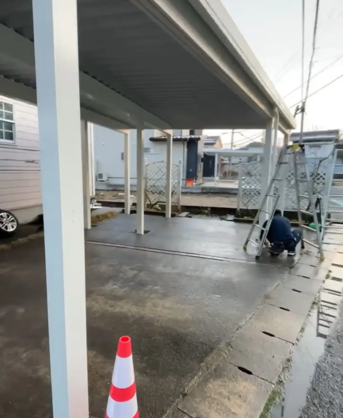 豊岡市内｜変形地でも3台駐車可能なカーポート】