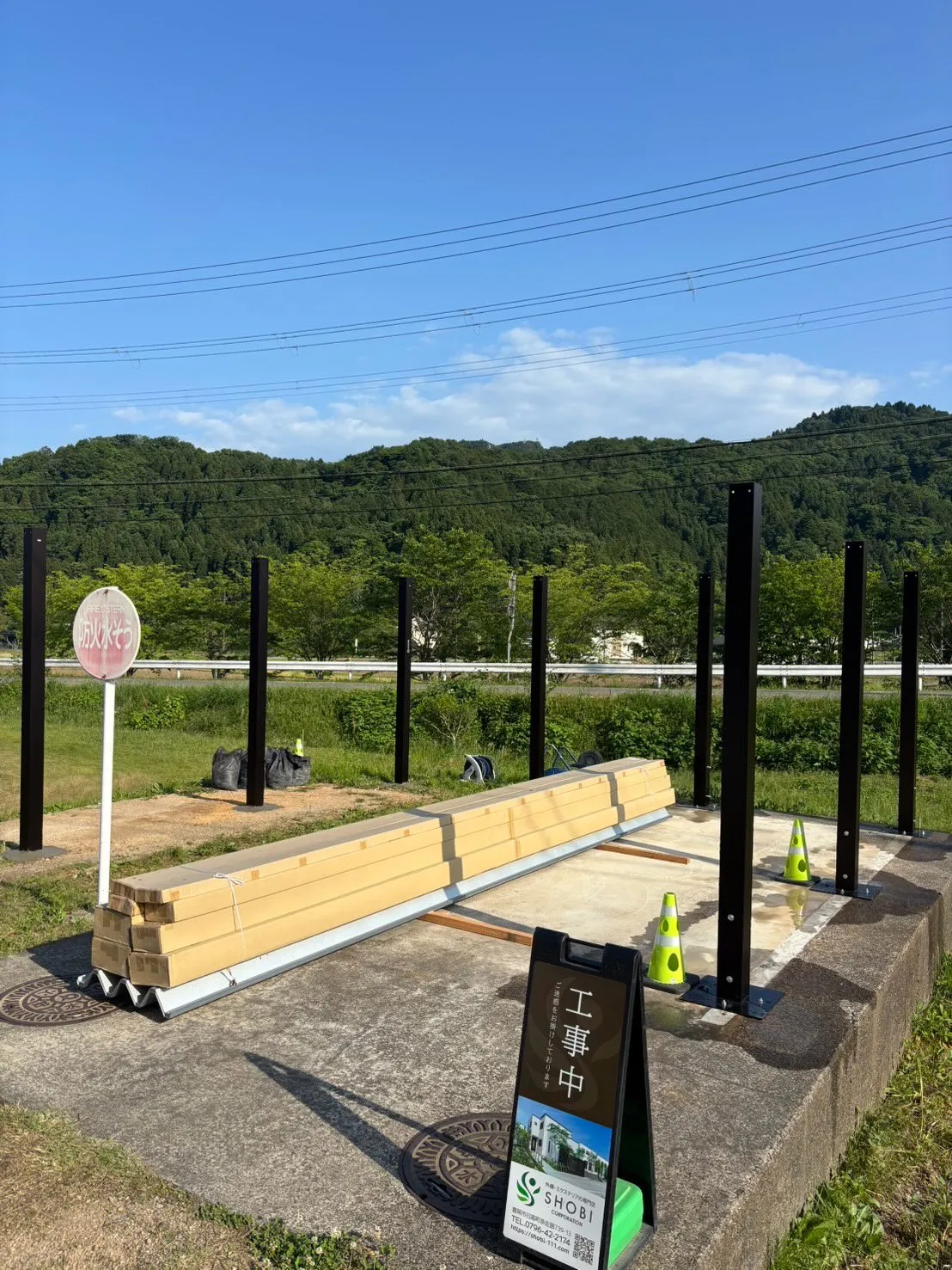 古い車庫を撤去して、使いやすくスタイリッシュな駐車スペースへ...