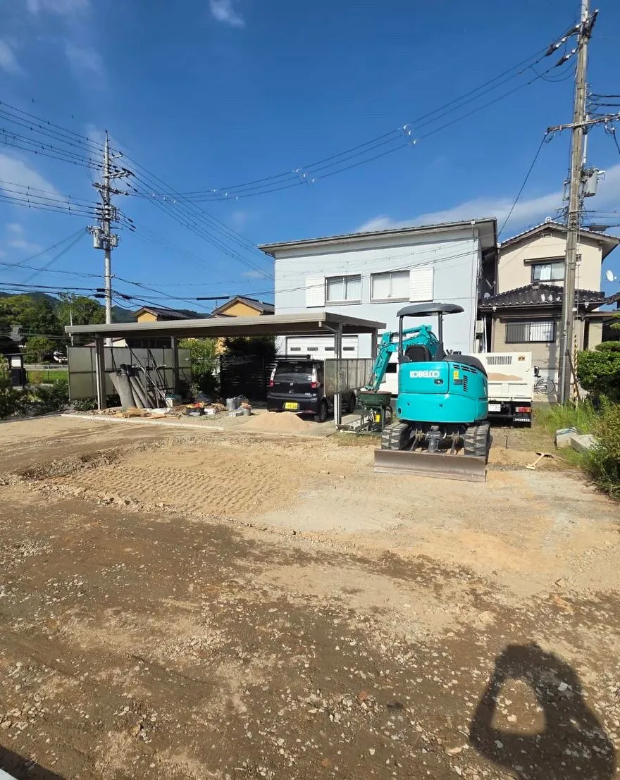 「豊岡市 雑草管理の手間を減らして、使いやすい駐車スペースへ...