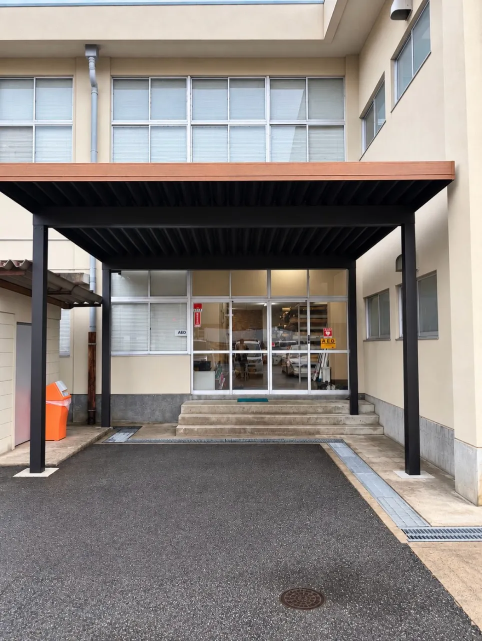 【施工事例|ブラック折板カーポート】